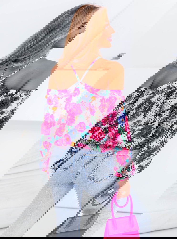 Kwiecista bluzka z odkrytymi...