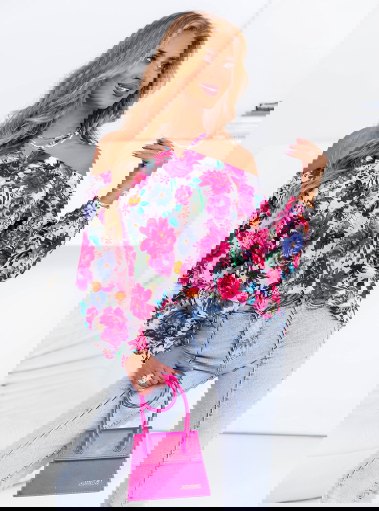 Kwiecista bluzka z odkrytymi...