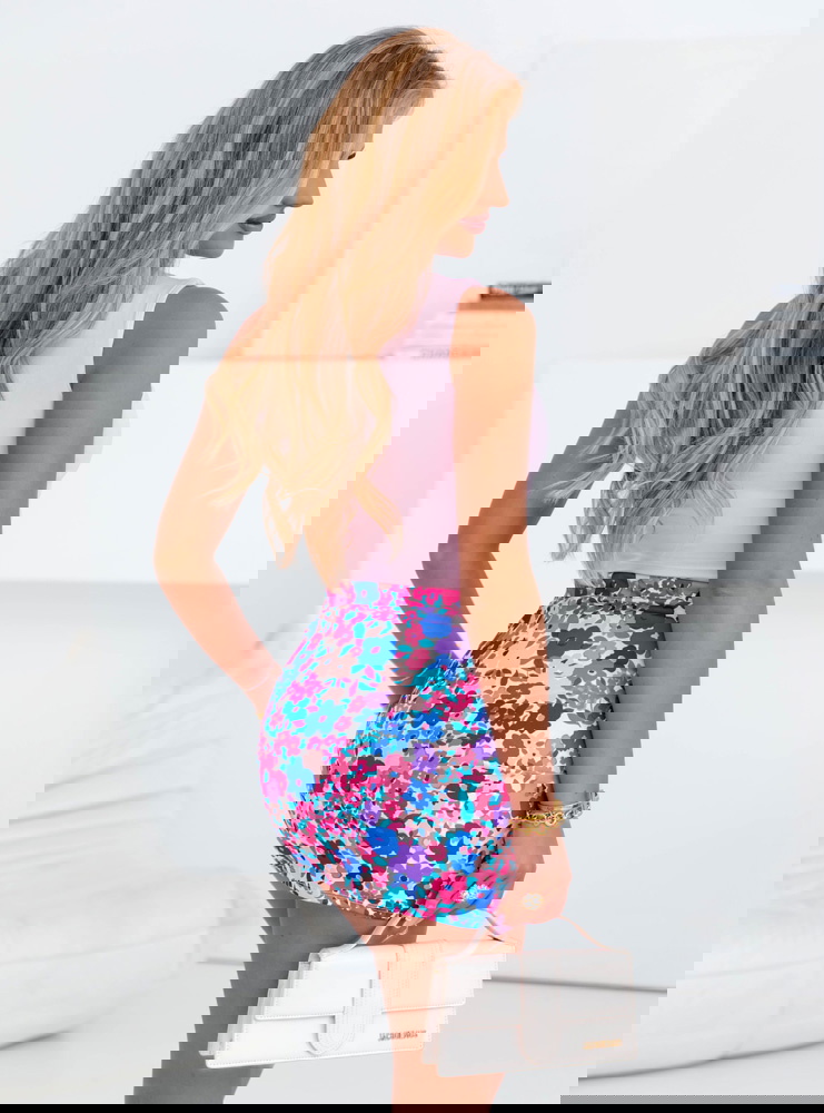 Dopasowana spódniczka mini w kwiaty...