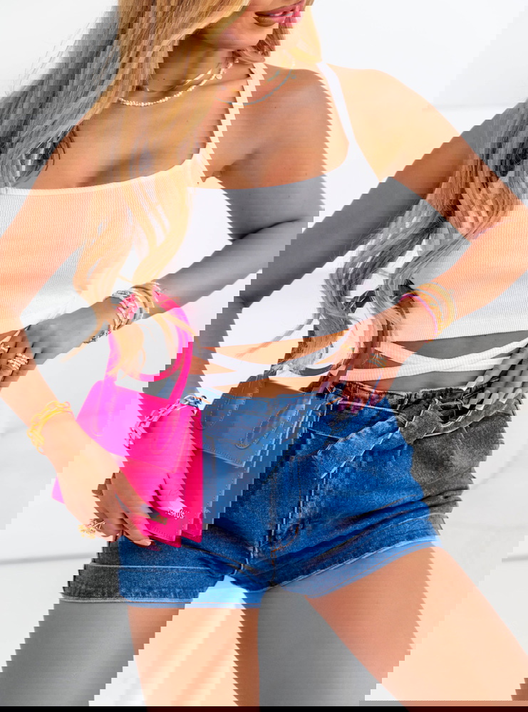 Biała prążkowana bluzka crop top z...
