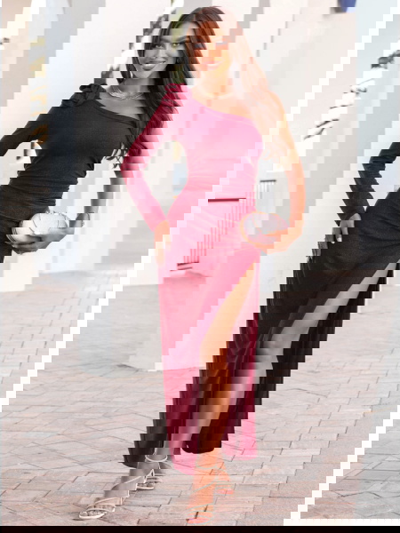 Bordowa błyszcząca sukienka... 2