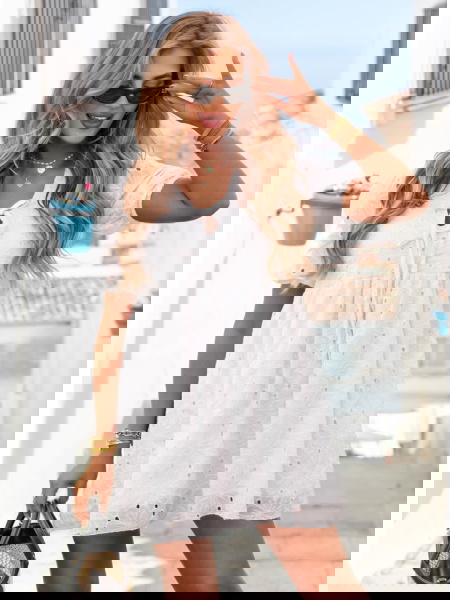 Biała ażurowa sukienka mini... 2