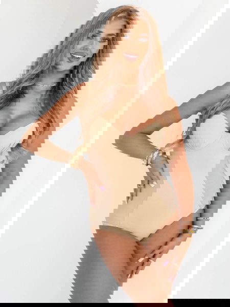 Beżowe dopasowane body...