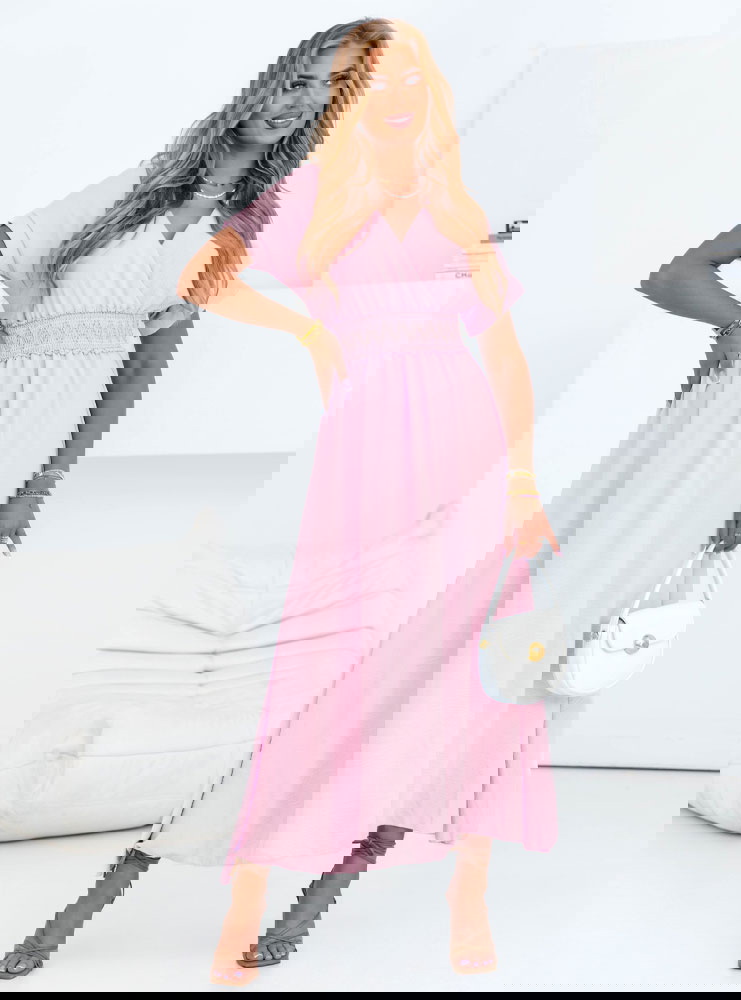 Pudrowa długa sukienka z przekładanym...