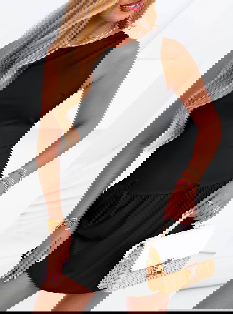 Czarna sukienka mini na ramiączkach...