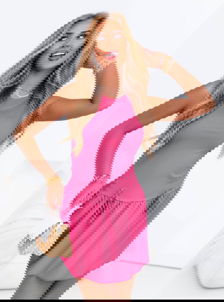 Różowa sukienka mini na ramiączkach...