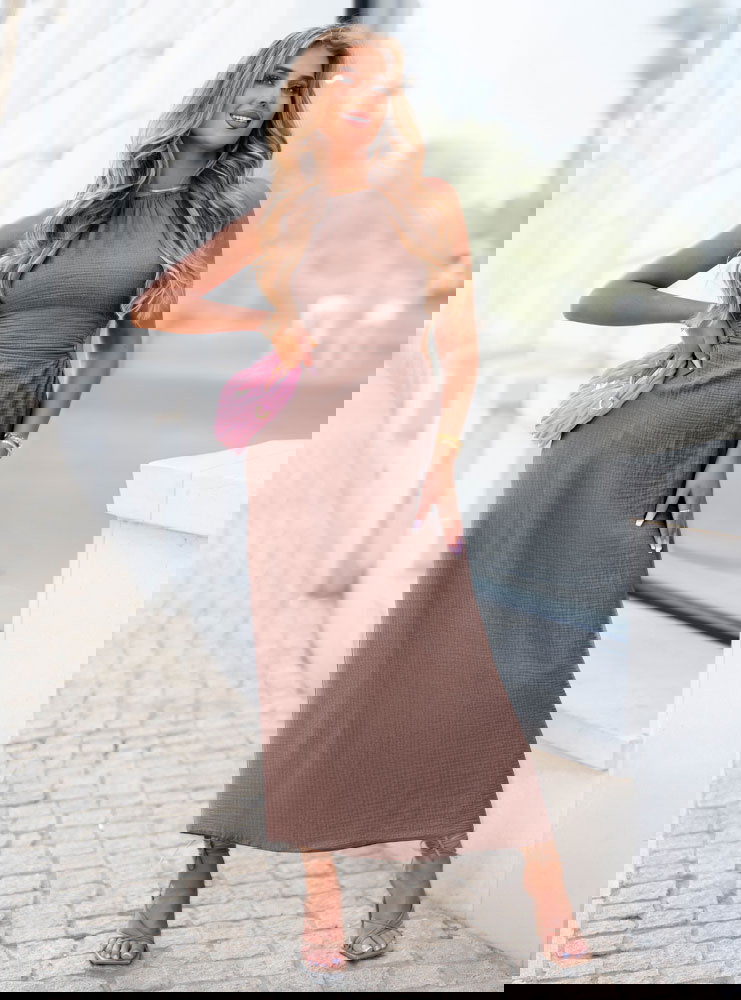 Muślinowa sukienka z odkrytymi...