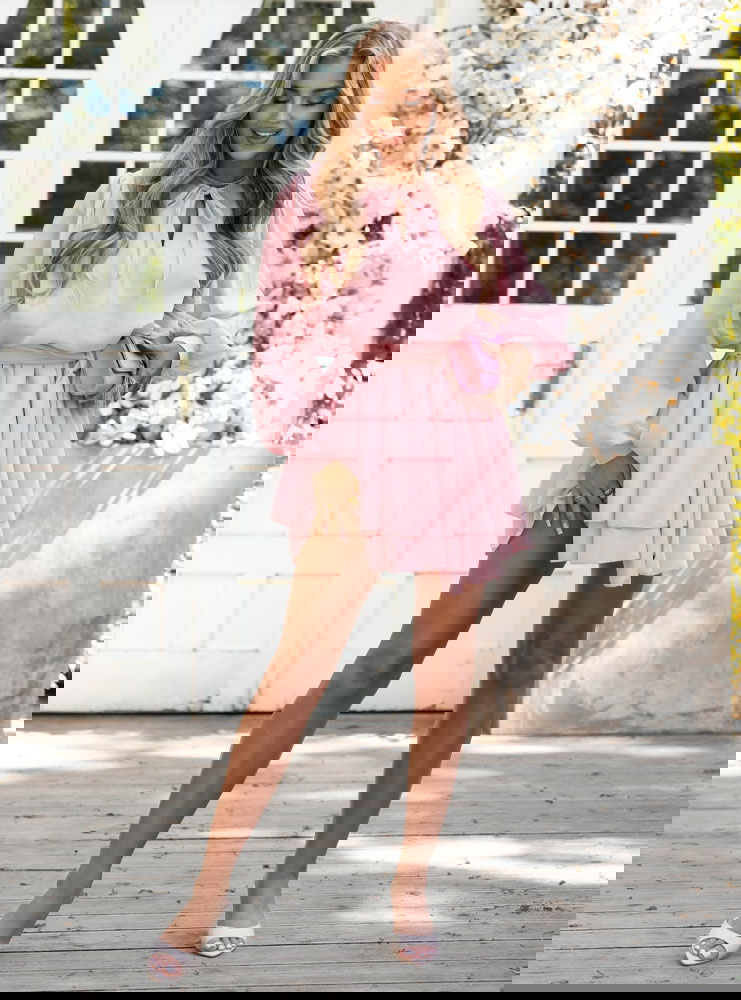 Pudrowa szyfonowa sukienka mini...