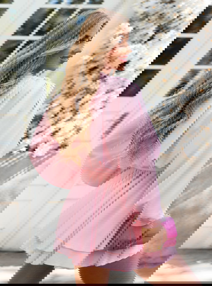 Pudrowa szyfonowa sukienka mini...