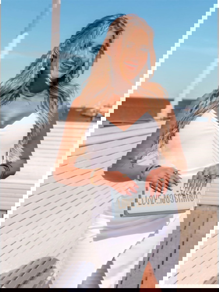 Biała długa sukienka na... 2