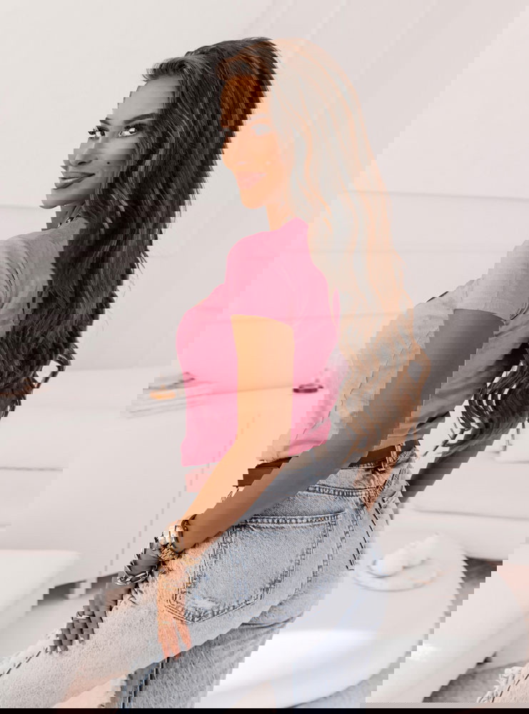 Różowa koszulka na krótki rękaw z...