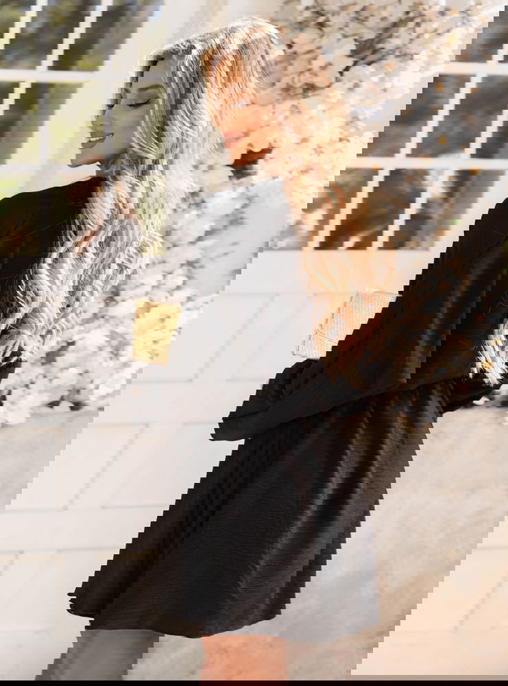 Czarna sukienka mini z przekładanym...