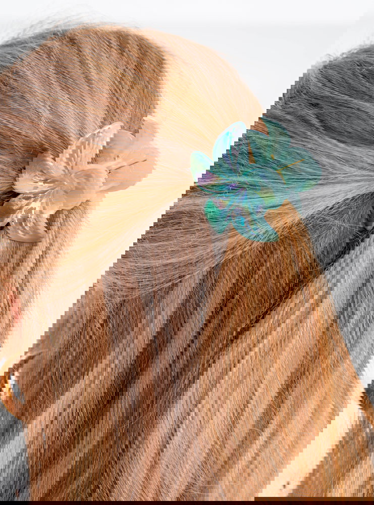 Miętowa klamra do włosów w kształcie...