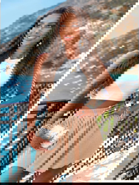 Beżowe krótkie spodenki jak... 2