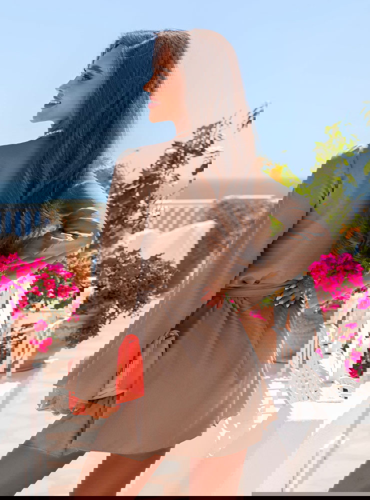 Mini sukienka wiązana w talii Zaira -...