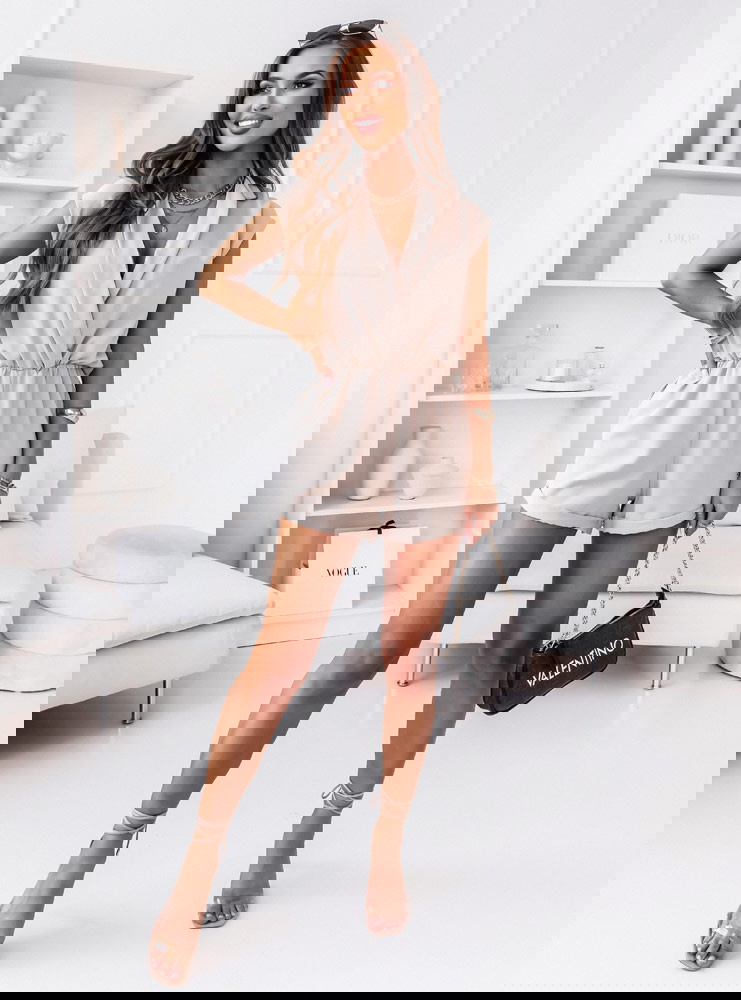 Beżowy kombinezon z przekładanym...