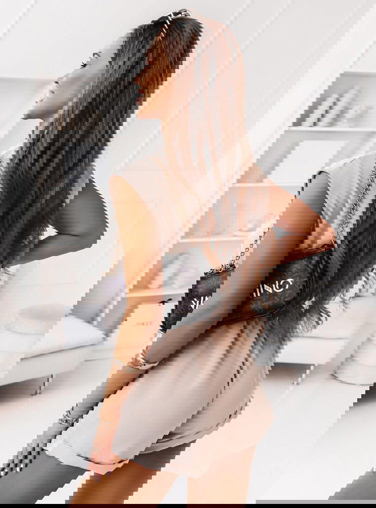 Beżowy kombinezon z przekładanym...