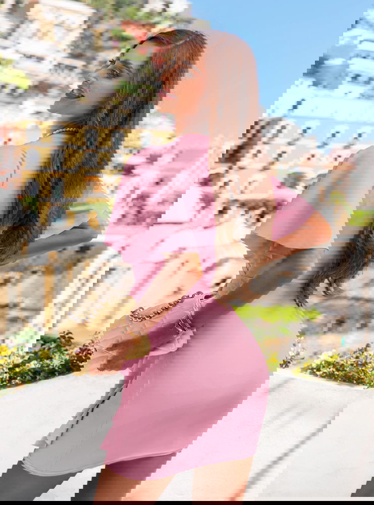 Sukienka z przekładanym dekoltem...