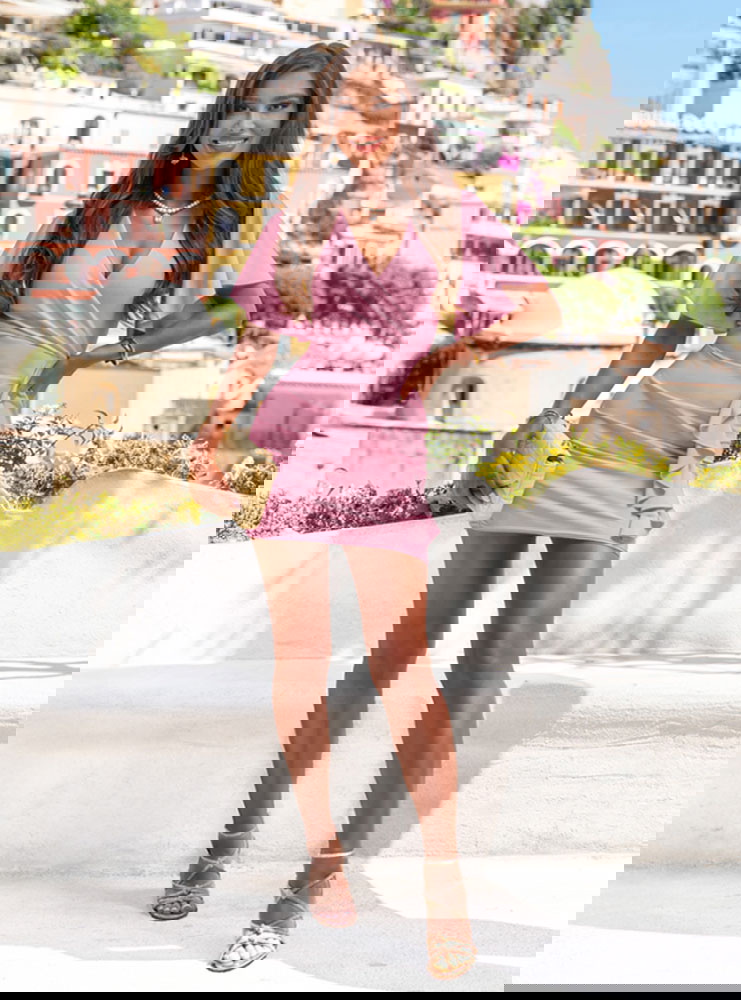 Sukienka z przekładanym dekoltem...