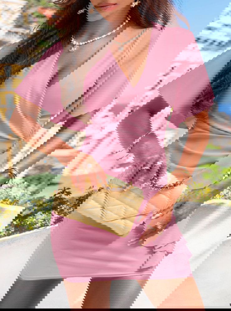 Sukienka z przekładanym dekoltem...