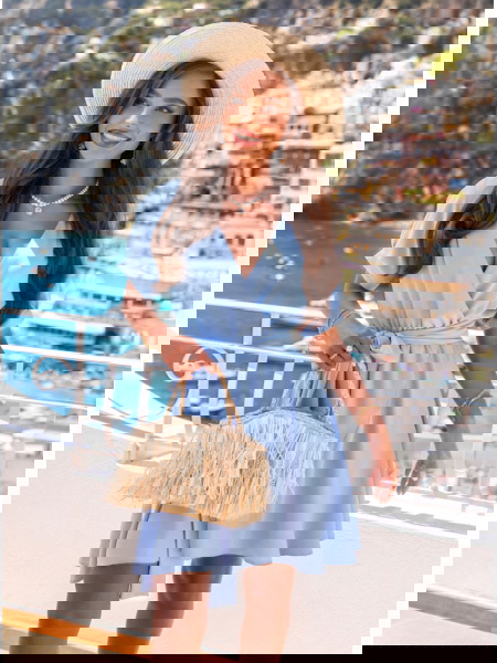 Błękitna sukienka mini... 2