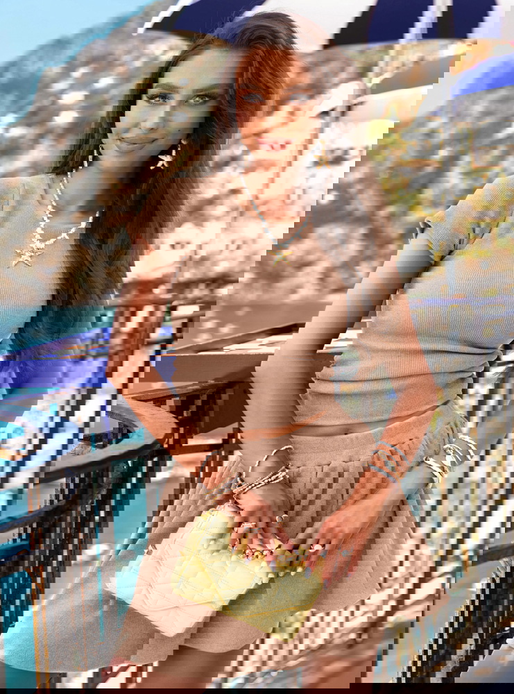 Beżowy komplet prążkowany bluzka i...