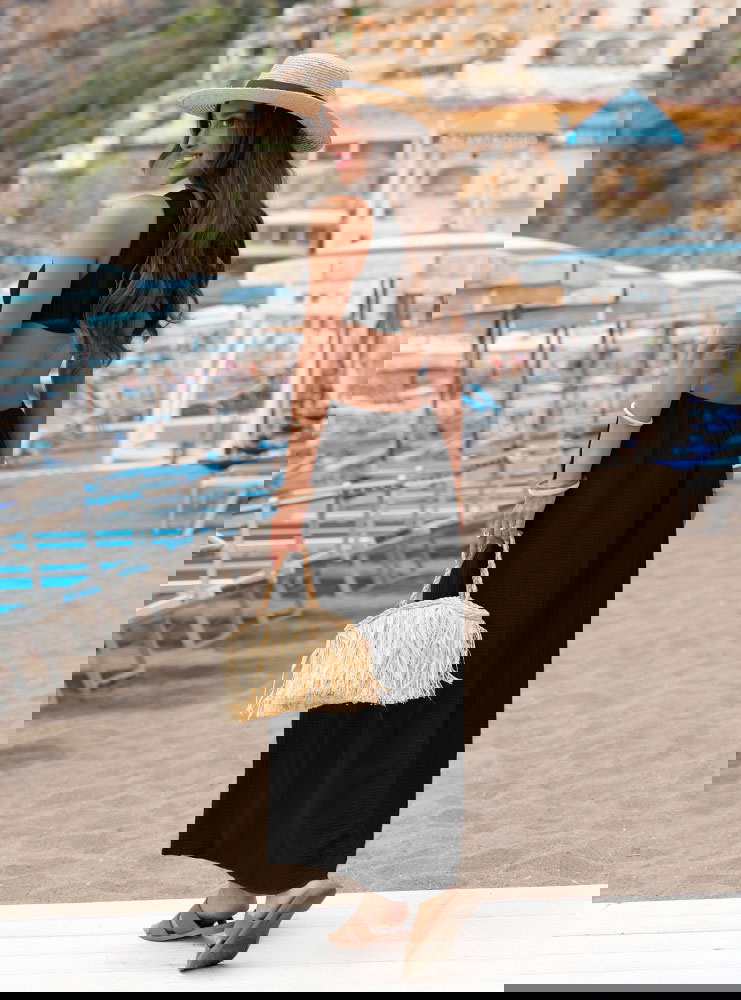 Czarna muślinowa sukienka z odkrytymi...