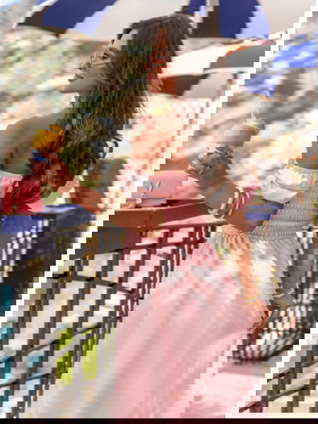 Pudrowa sukienka midi typu... 2