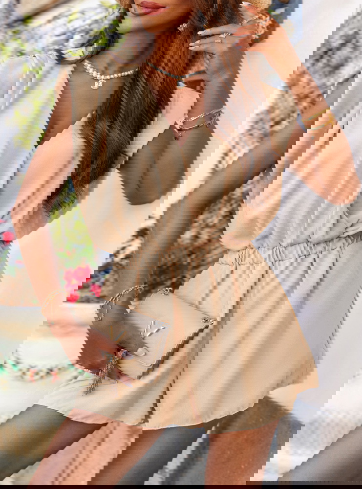 Beżowy kombinezon z przekładanym...