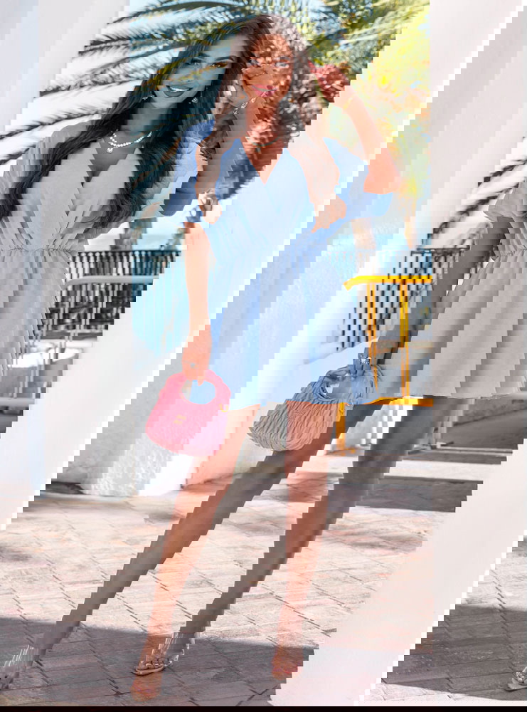 Błękitny kombinezon jak sukienka z...