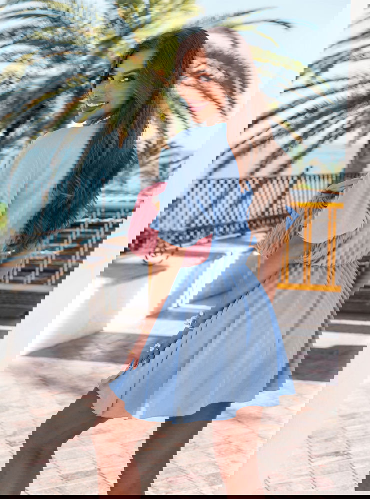 Błękitny kombinezon jak sukienka z...