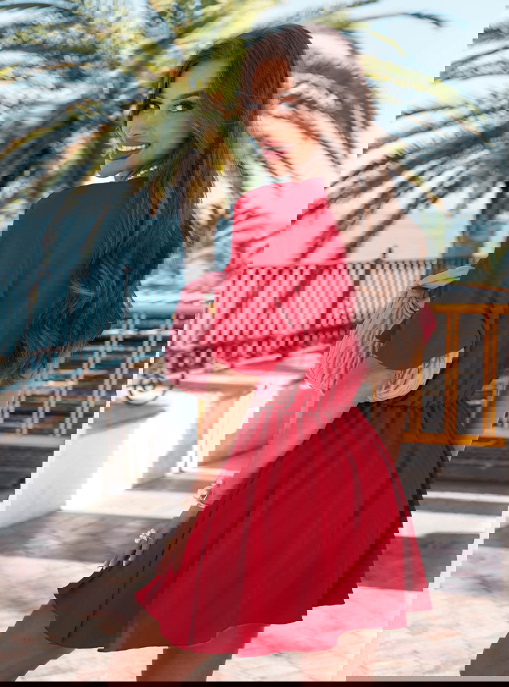 Malinowy kombinezon jak sukienka z...