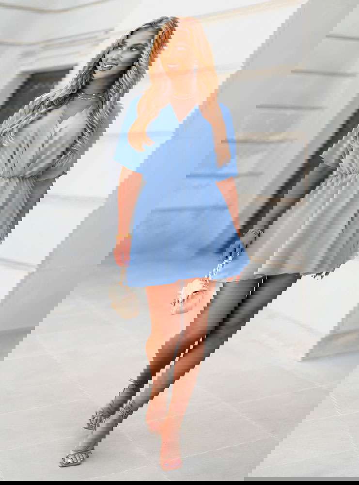 Błękitny kombinezon jak sukienka z...