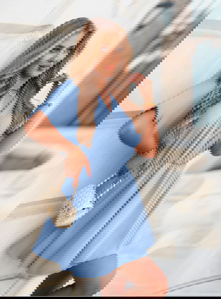 Błękitny kombinezon jak sukienka z...