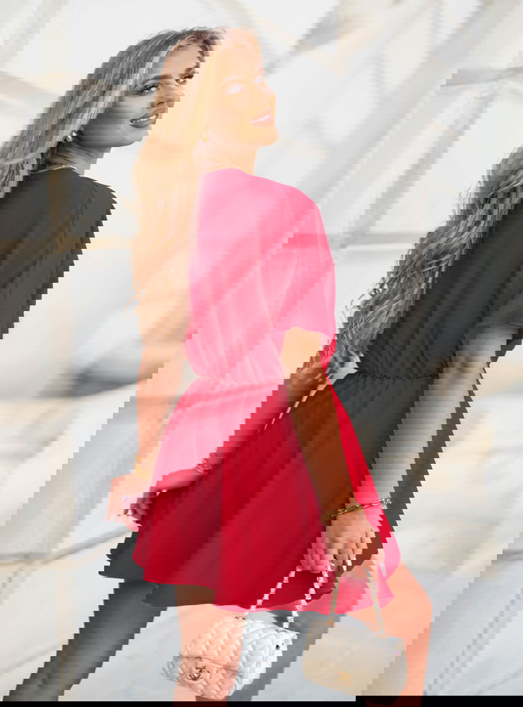 Malinowy kombinezon jak sukienka z...