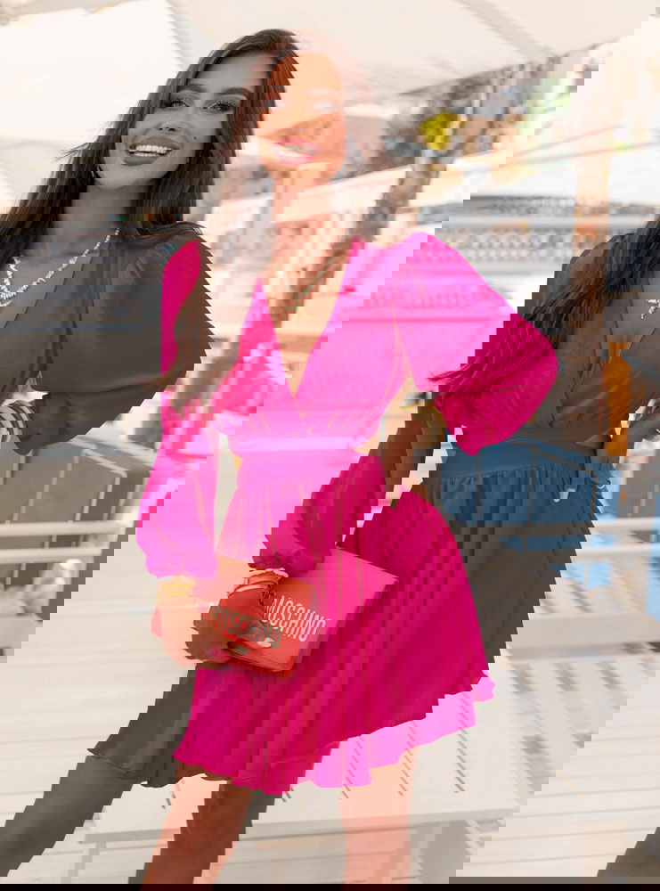 Sukienka rozkloszowana z wycięciem...