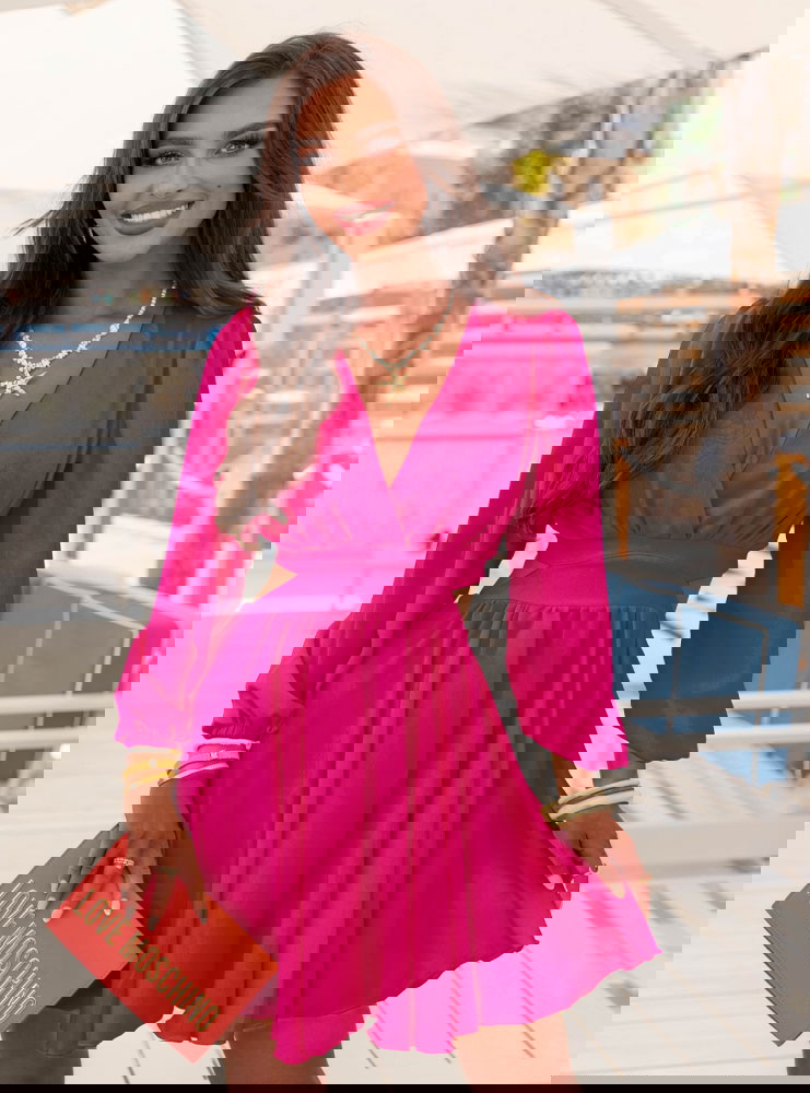 Sukienka rozkloszowana z wycięciem...