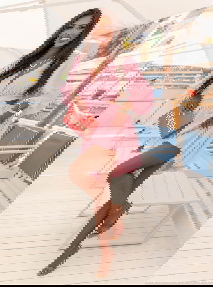 Pudrowa sukienka rozkloszowana z...