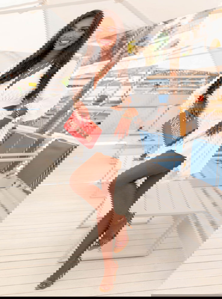 Biała sukienka rozkloszowana z...