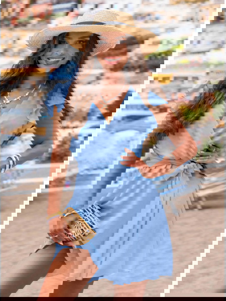 Błękitna sukienka z... 2