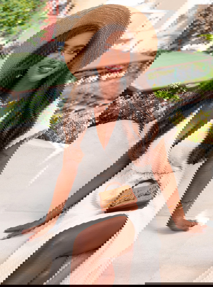 Biała muślinowa sukienka z...