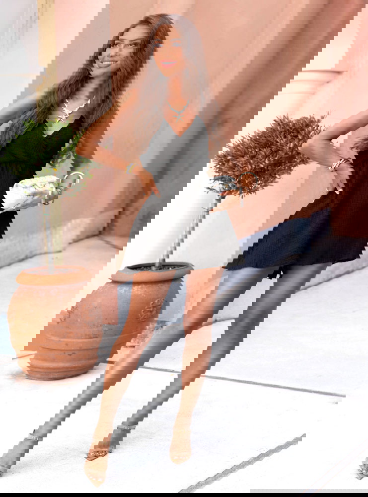 Czarny kombinezon na ramiączkach...