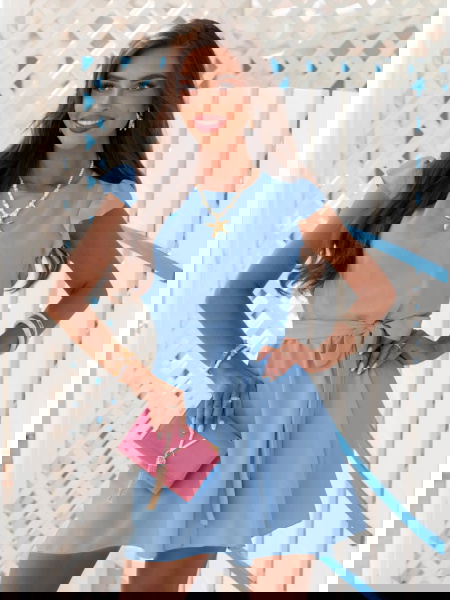 Błękitna sukienka z... 2