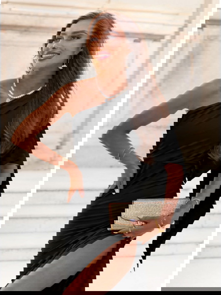 Czarna sukienka na jedno... 2