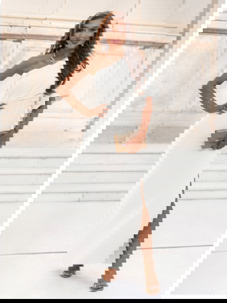 Biała sukienka na jedno... 2