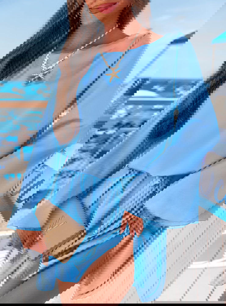 Błękitna atłasowa sukienka z paskiem...