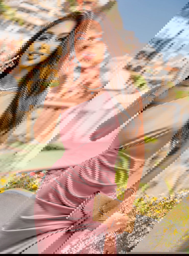 Długa sukienka z rozcięciem Elga -...