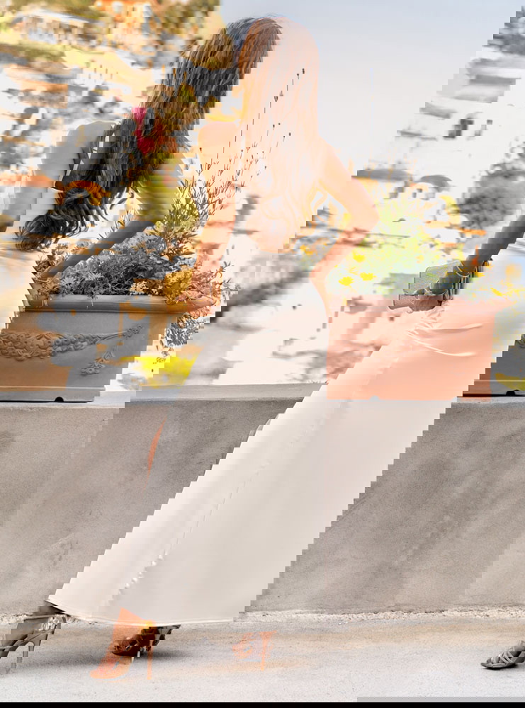 Biała długa sukienka z rozcięciem Elga