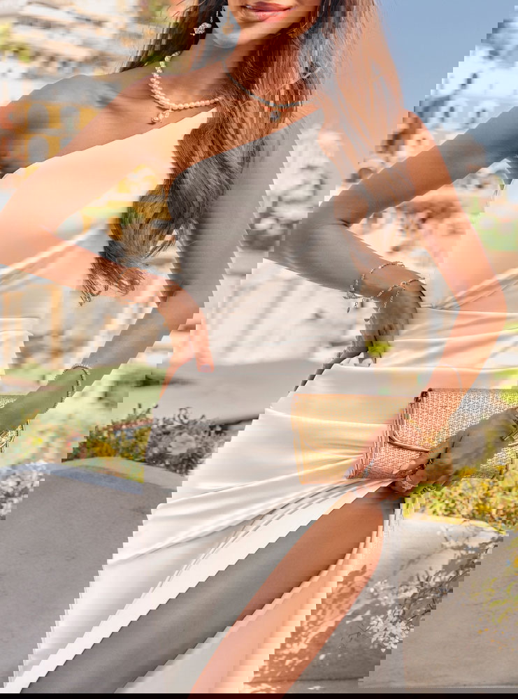 Biała długa sukienka z rozcięciem Elga