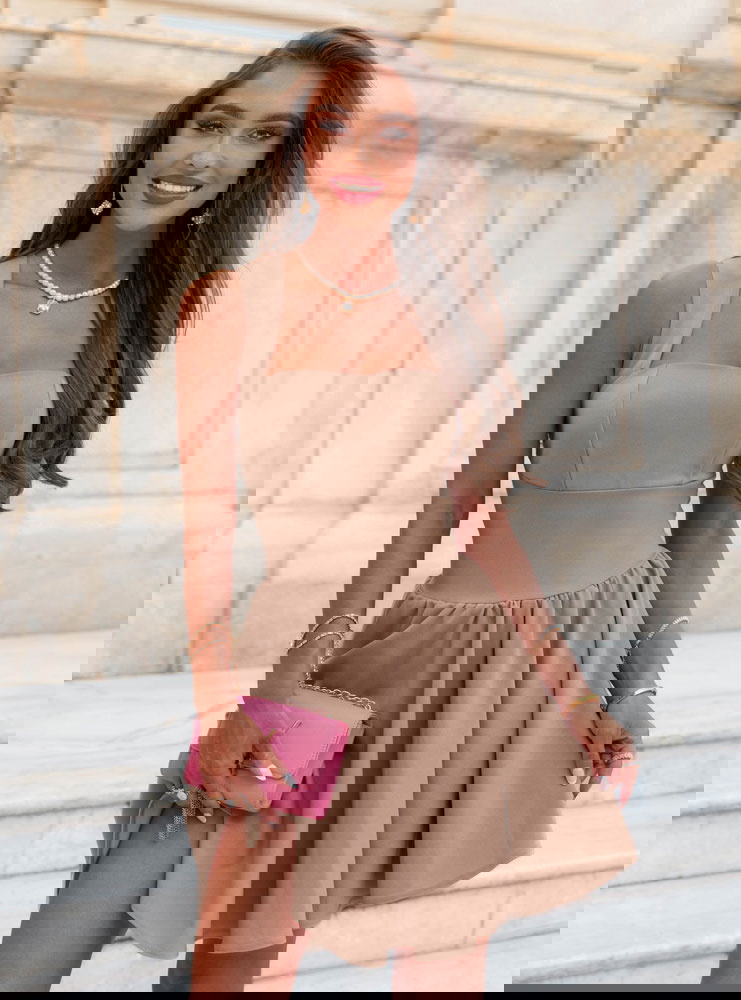 Rozkloszowana sukienka na ramiączkach...